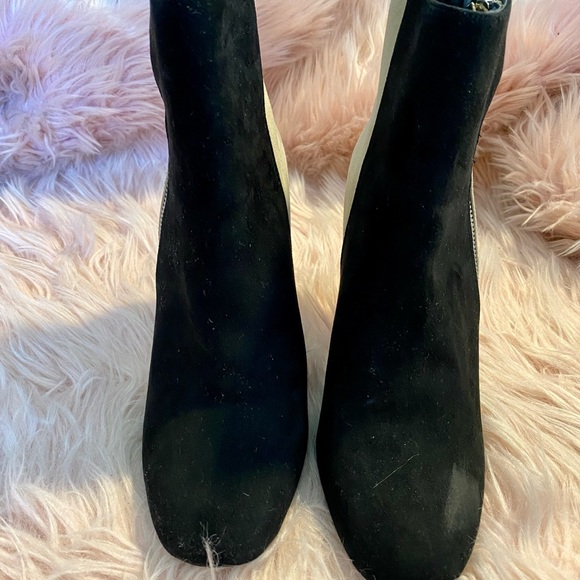 Yalah Side Zip Bootie - Picture 2 of 6